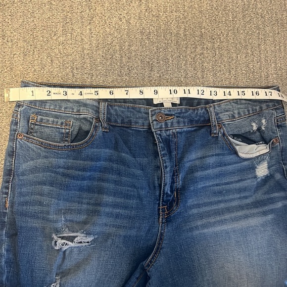 Sofia Distressed Jeans - Picture 5 of 6